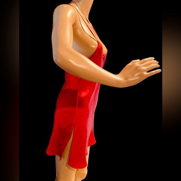 Magic Silk red slip nightie - Picture 5 of 7